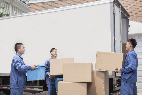 Van ready for a free quote-based local moving service in Aperfield