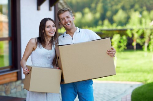 Moving van service for homes in Aperfield with local road access