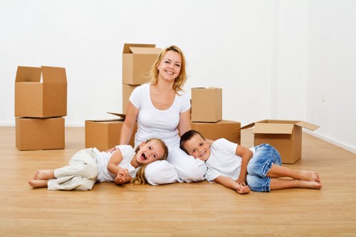 Residential move support with a van in Aperfield
